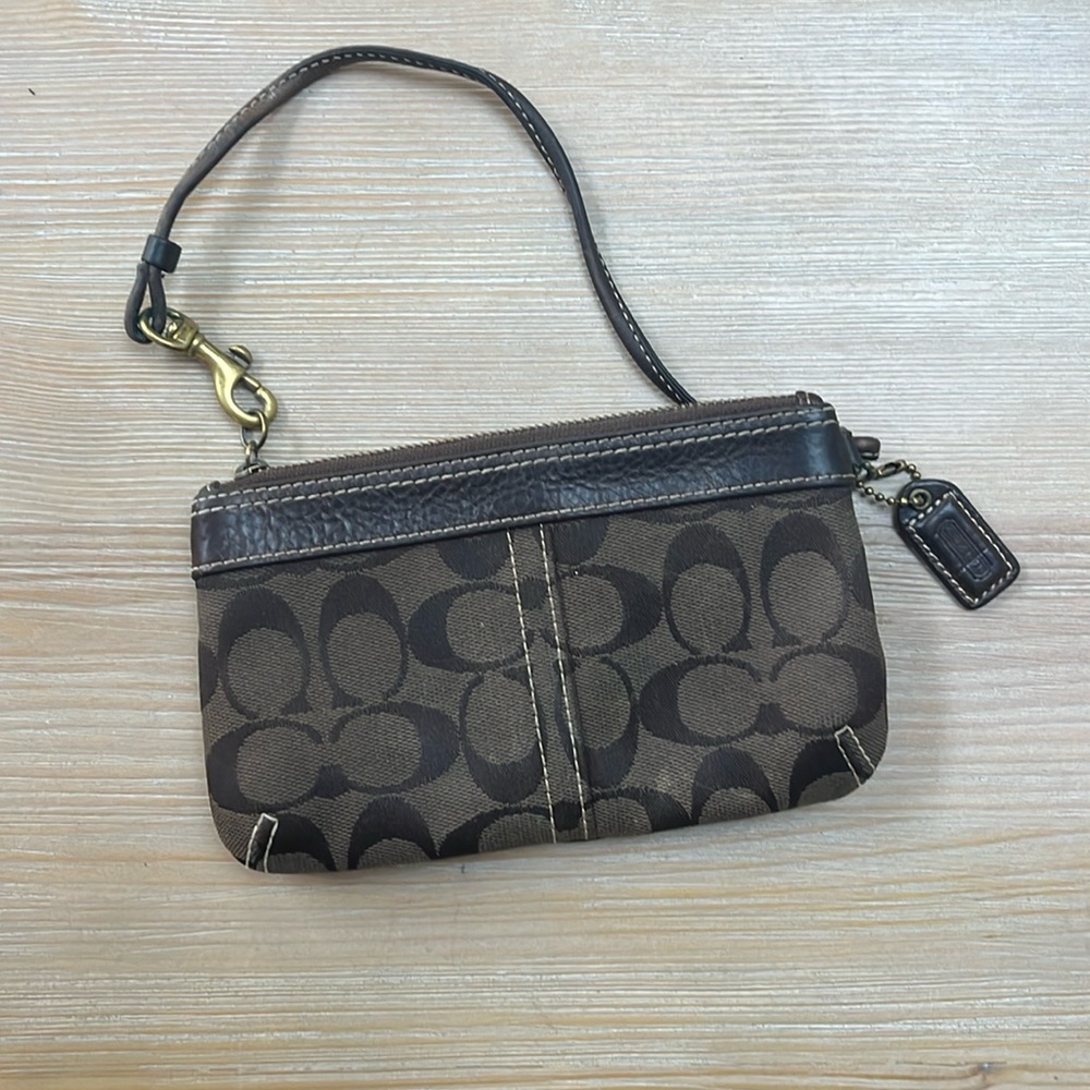 COACH - Original CC pattern brown wristlet